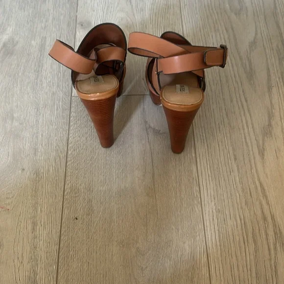 Steve Madden Dezzzy Tan Leather Platform Heels - Picture 10 of 11